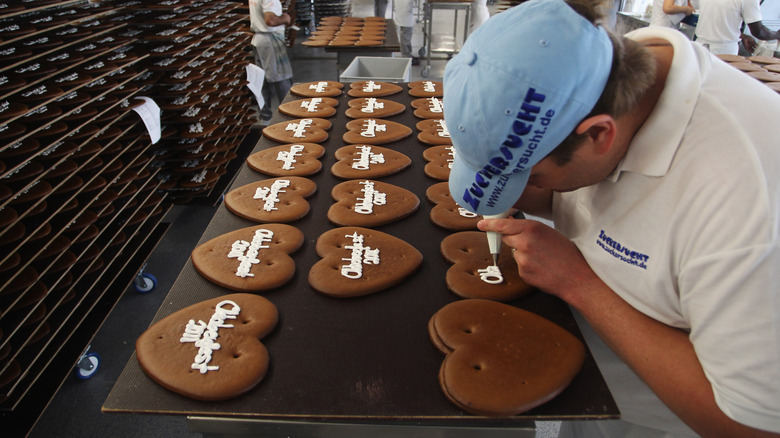 piping frosting onto lebkuchen cookies