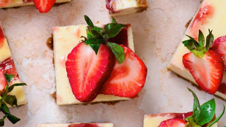homemade strawberry cheesecake bars