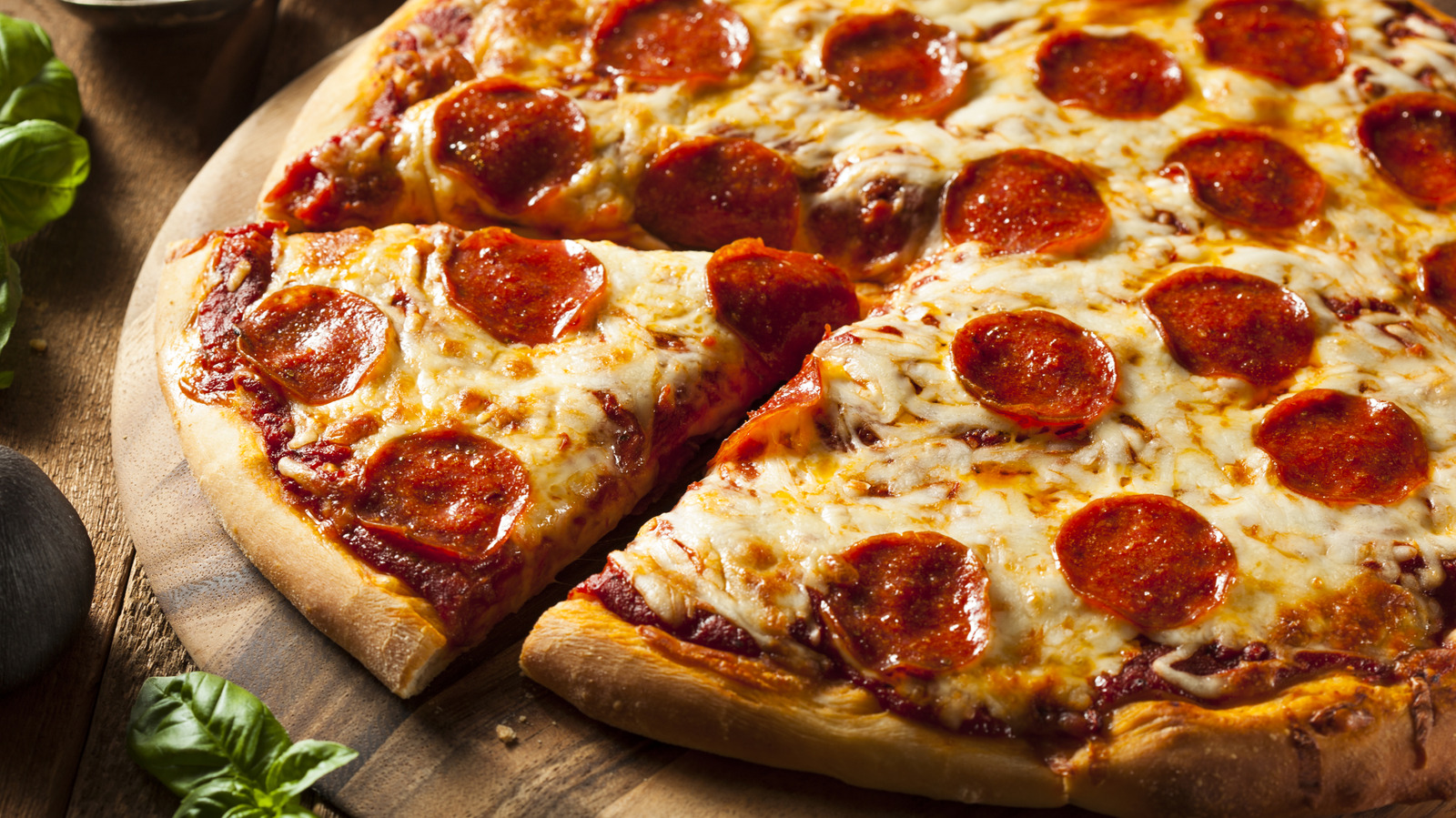 These Pepperoni Details Could Be A Red Flag At Pizzerias