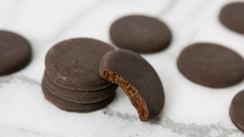 thin mints on white plate table