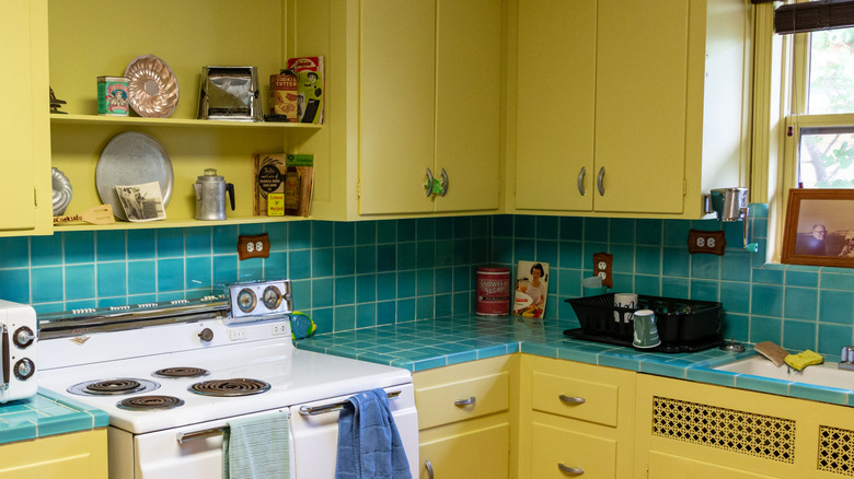 1940s kitchen with appliances