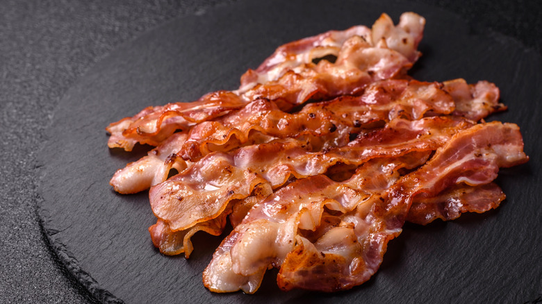 plate of cooked crispy bacon