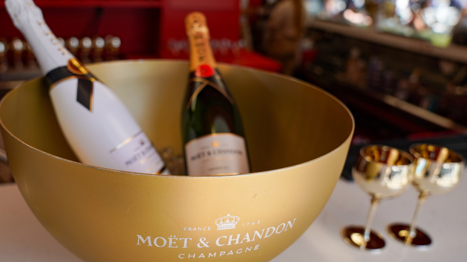 This 2-Ingredient Moët & Chandon Cocktail Adds Luxury To Mother's Day Brunch