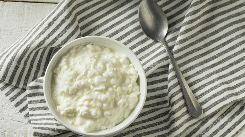 Bowl of cottage cheese over striped cloth