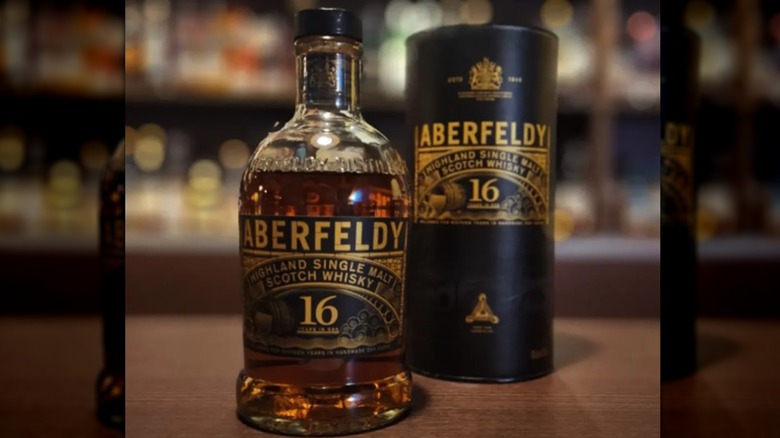 Aberfeldy 16 bottle and box on a bar
