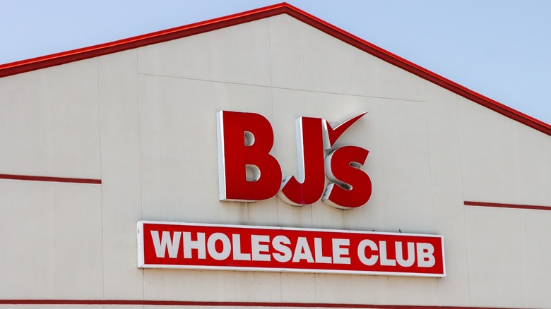 the exterior sign on a BJ's whole club warehouse