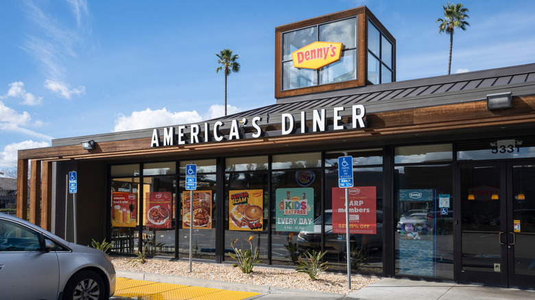 exterior of a modern Denny's restaurant