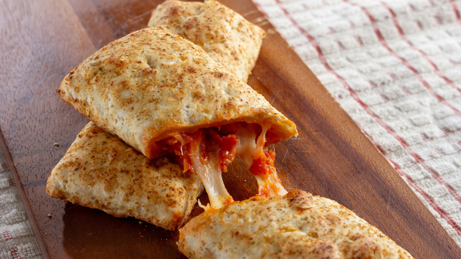 This Buc-Ee's Pizza Snack Reminds Customers Of Hot Pockets (And It's Just $2)