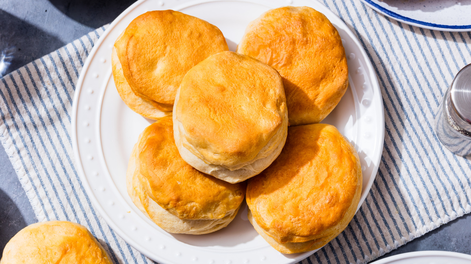This Burger Chain's Biscuits Outshine KFC And Chick-Fil-A