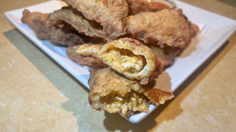 A plate of The Cheesecake Factory's Buffalo Blasts appetizer