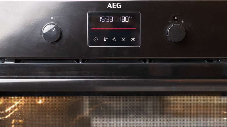 an oven temperature display showing preheating