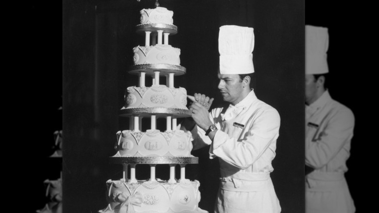 Finishing Princess Anne and Mark Phillips' wedding cake