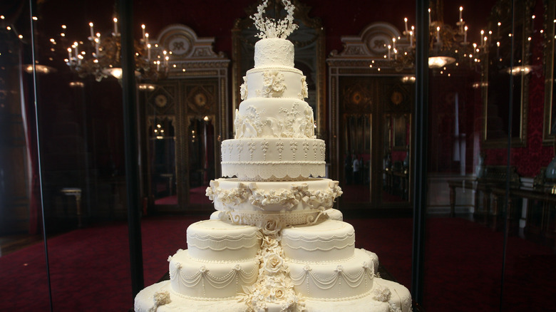 final touches to Prince William and Kate Middleton's wedding cake made of fruitcake