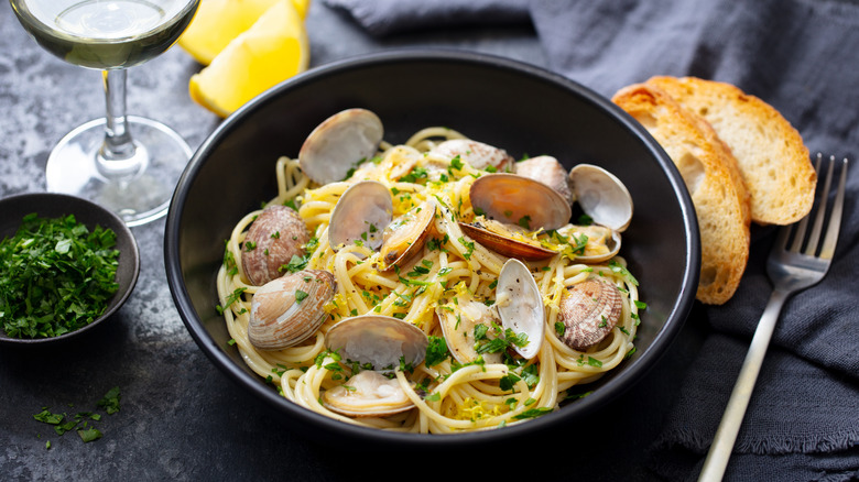a bowl of spaghetti with clams