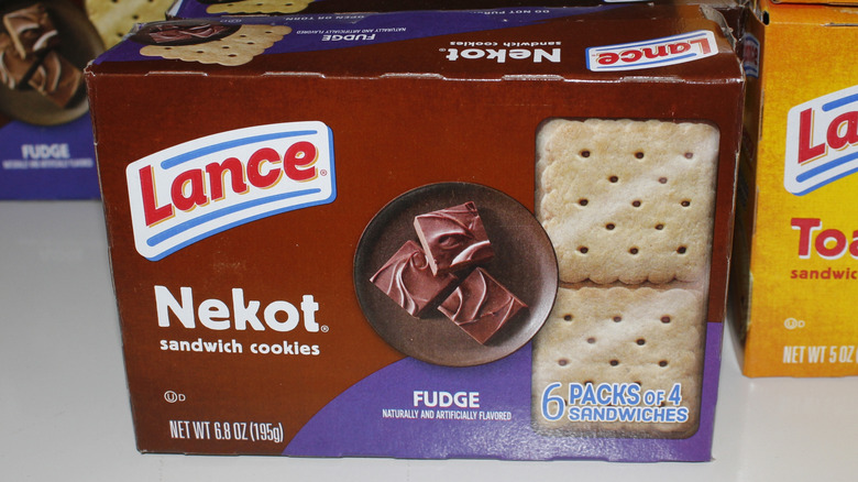 Lance Nekot fudge sandwich cookies in boxes