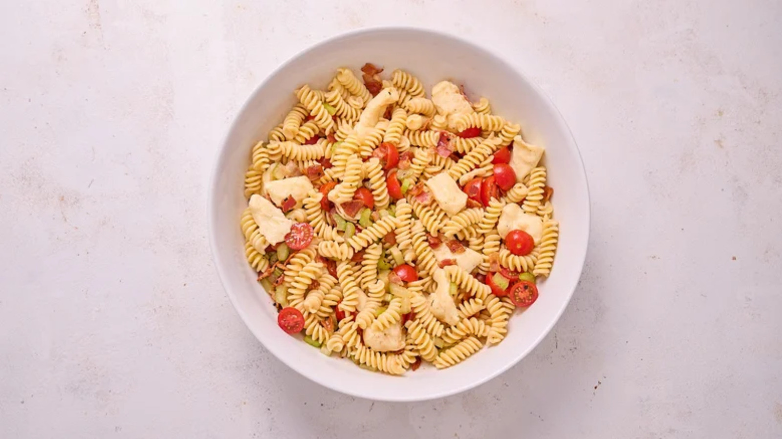 This Cookout-Ready Pasta Salad Brings All The Flavors Of A Classic Brunch Staple To Your Fork - Tasting Table