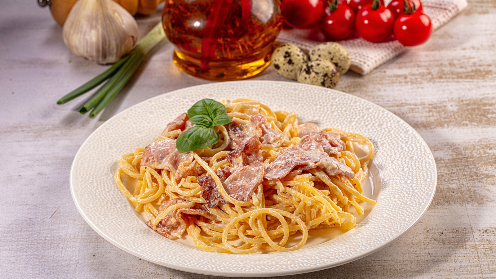 This Creamy Boursin And Tomato Pasta Couldn't Be Easier To Make - Tasting Table