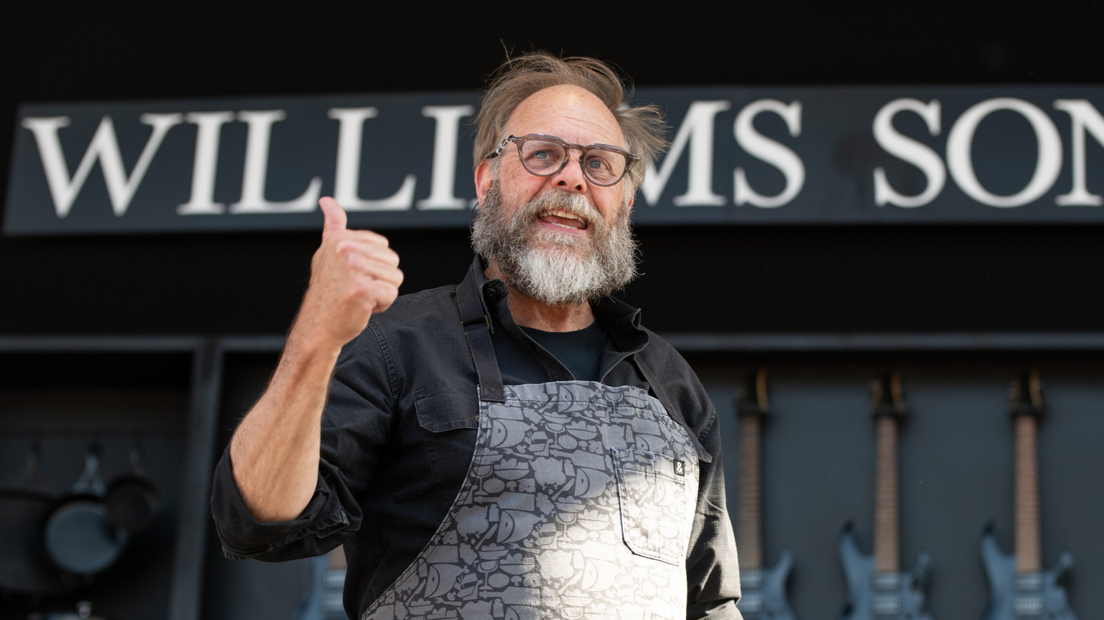 This Crunchy Pasta Topping Alton Brown Uses Packs More Flavor Than Breadcrumbs - Tasting Table