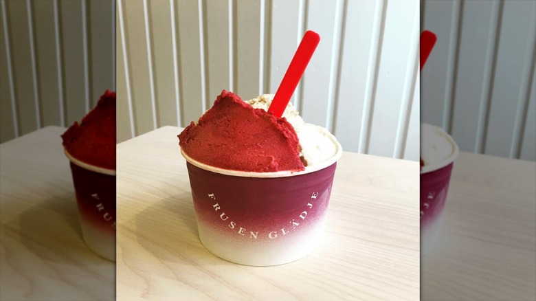 Frusen Glädjé ice cream in cup