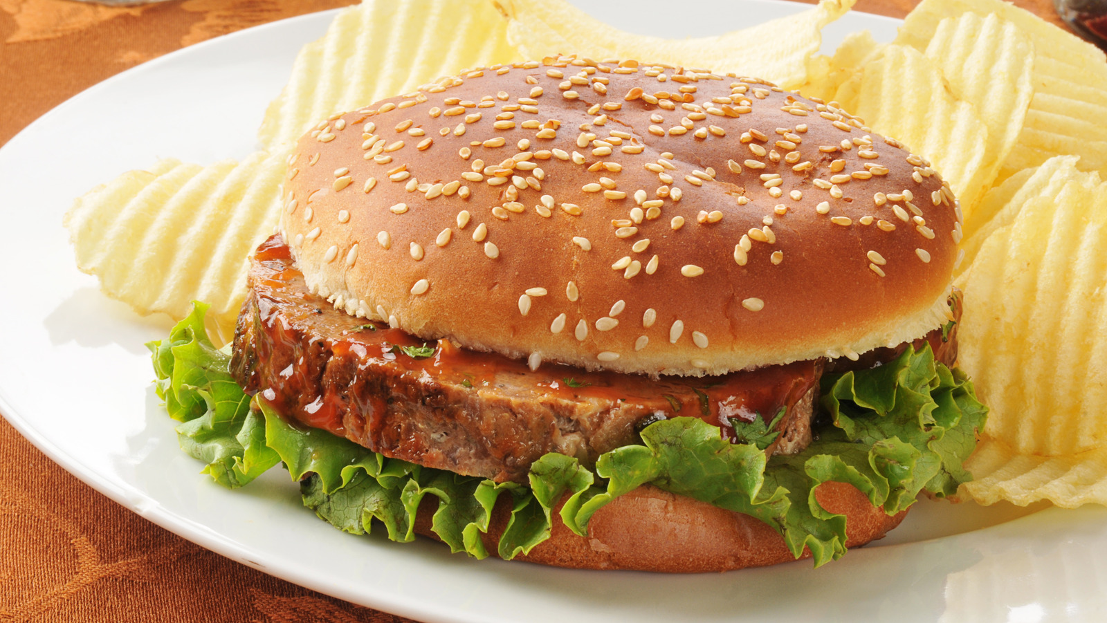 This Fast Food Chain's Flame-Broiled Meatloaf Sandwich Didn't Even Last A Year Back In The '90s - Tasting Table