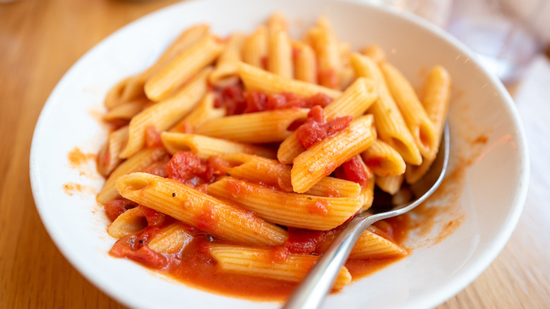 penne pasta with marinara sauce