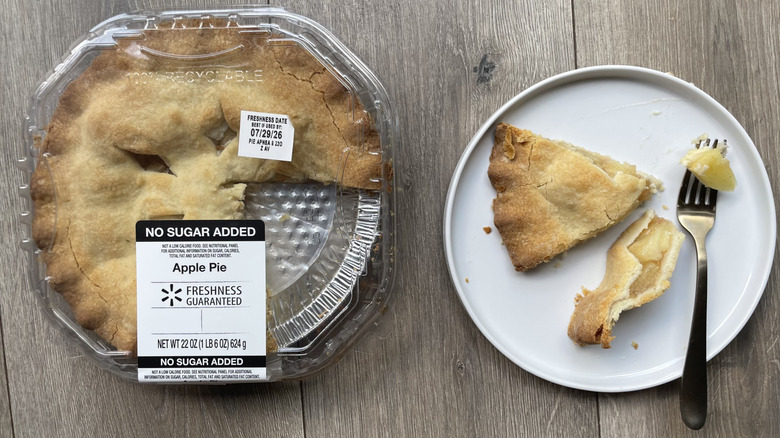 slice of served apple pie