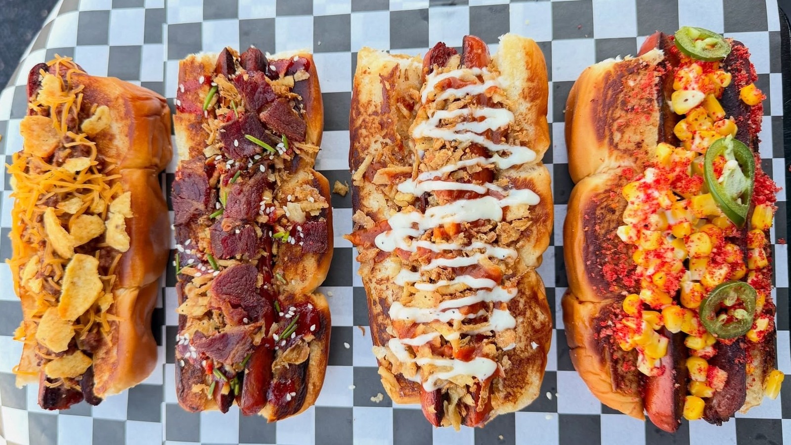 This Houston Food Truck Serves Juicy Hot Dogs On Hawaiian Rolls, And We Need A Bite - Tasting Table