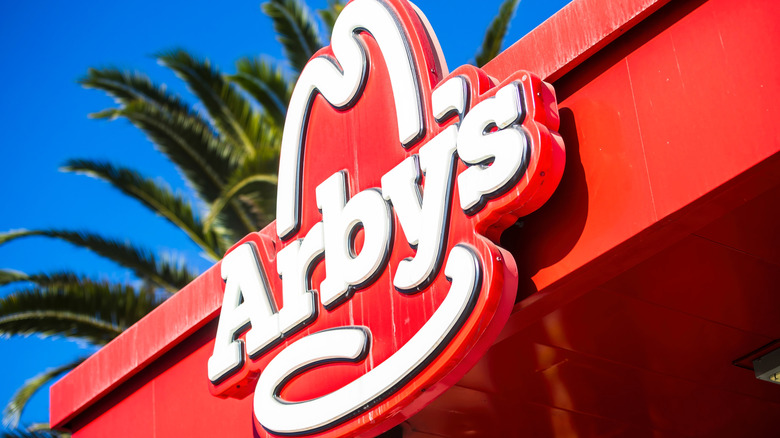 the Arby's logo on the front of the restaurant
