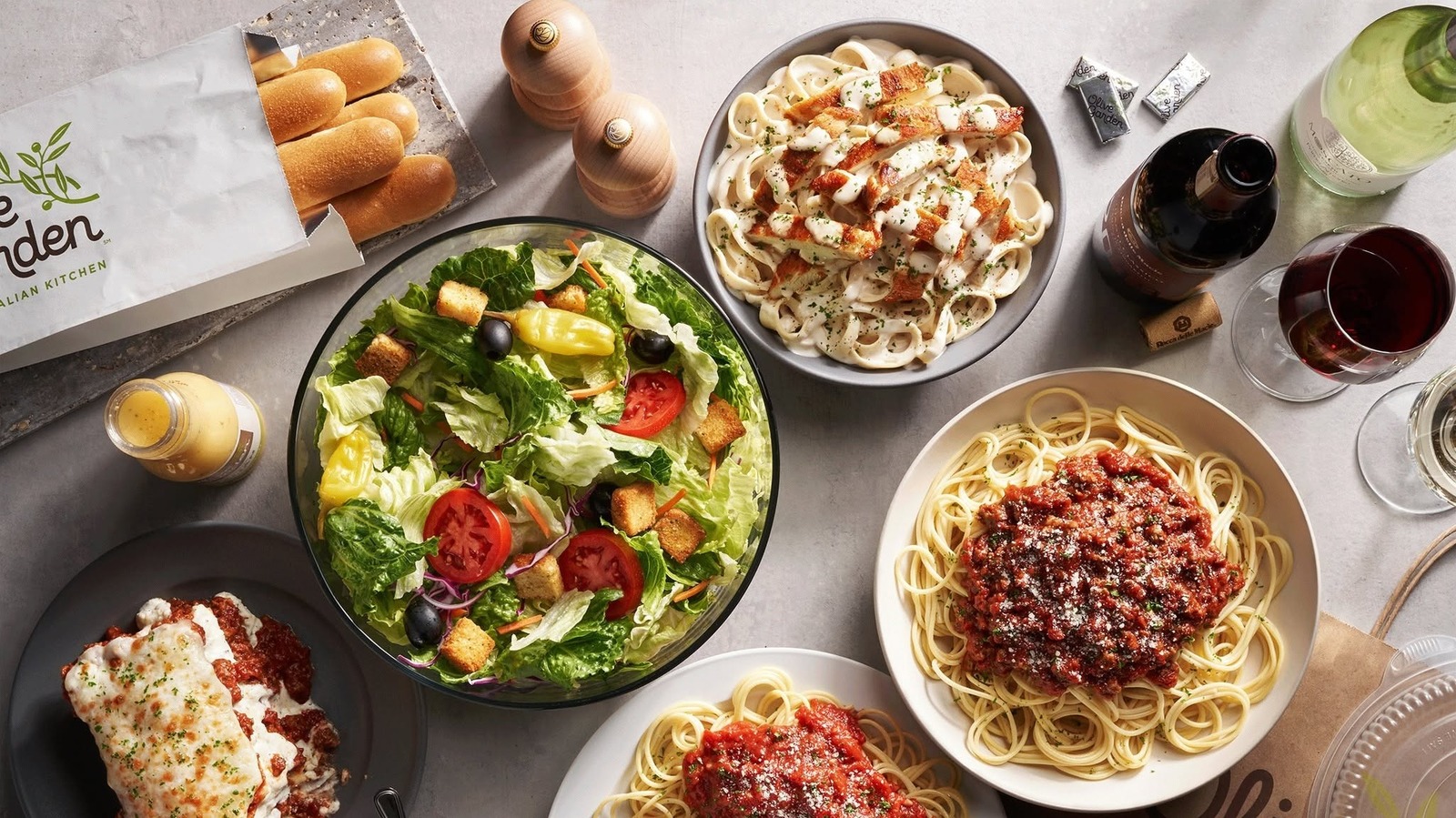 This Iconic Olive Garden Entree Deal Under $20 Is Even More Affordable If You Order It At The Right Time