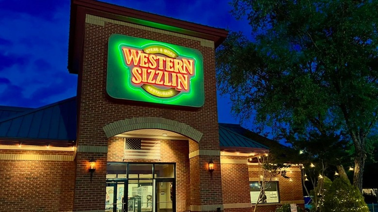 Exterior of Western Sizzlin restaurant at nighttime