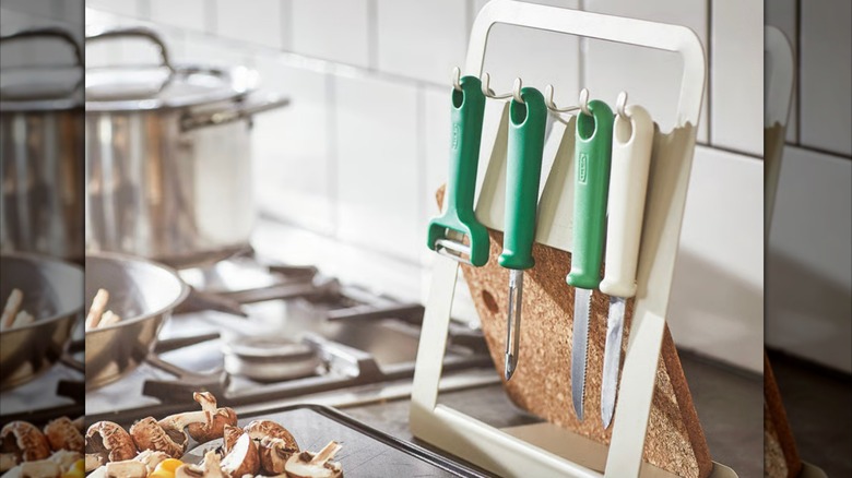 An Ikea UPPFYLLD utensil holder in a decluttered kitchen
