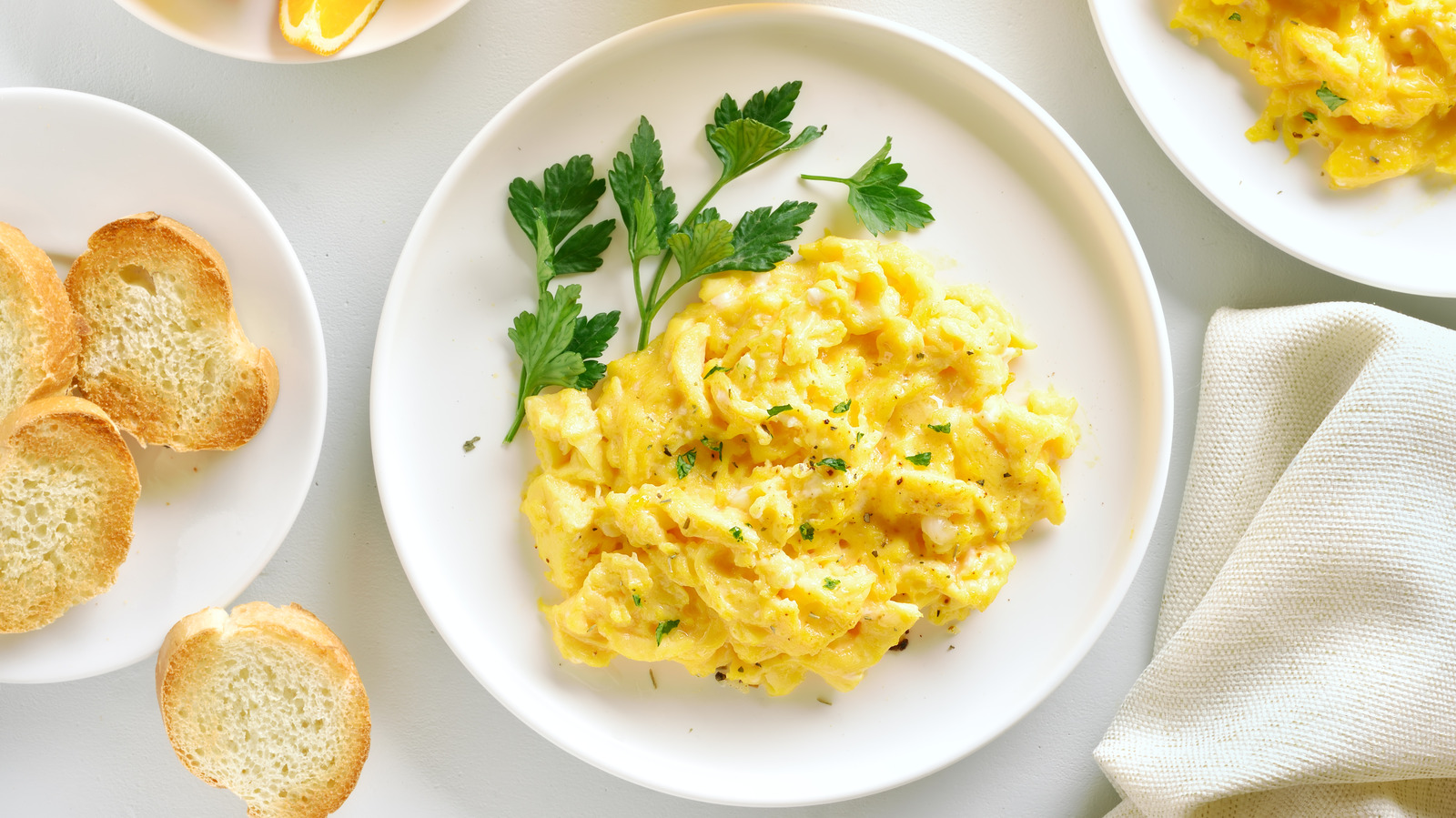 This Is The Best Time To Salt Scrambled Eggs