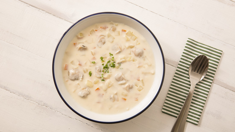 A bowl of creamy clam chowder