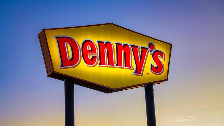 Denny's diner sign