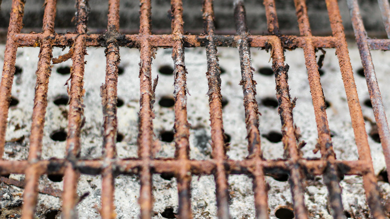 Severely rusted grill grates