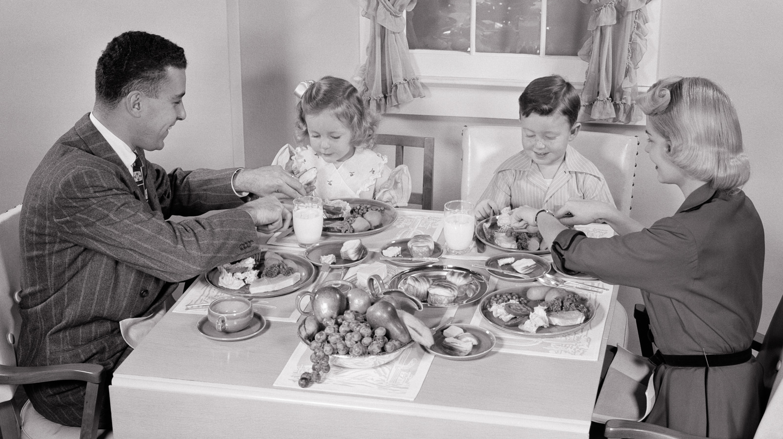 This Is What The Average 1950s American Dinner Looked Like For Families On Tight Budgets