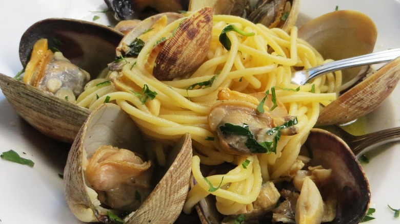Image of spaghetti with clams.