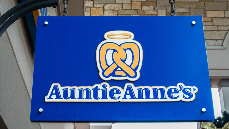 Auntie Anne's logo with halo