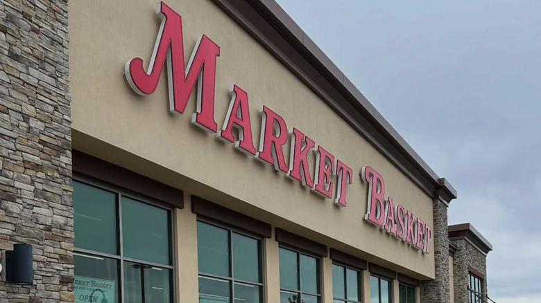 Logo on the outside of a Market Basket store