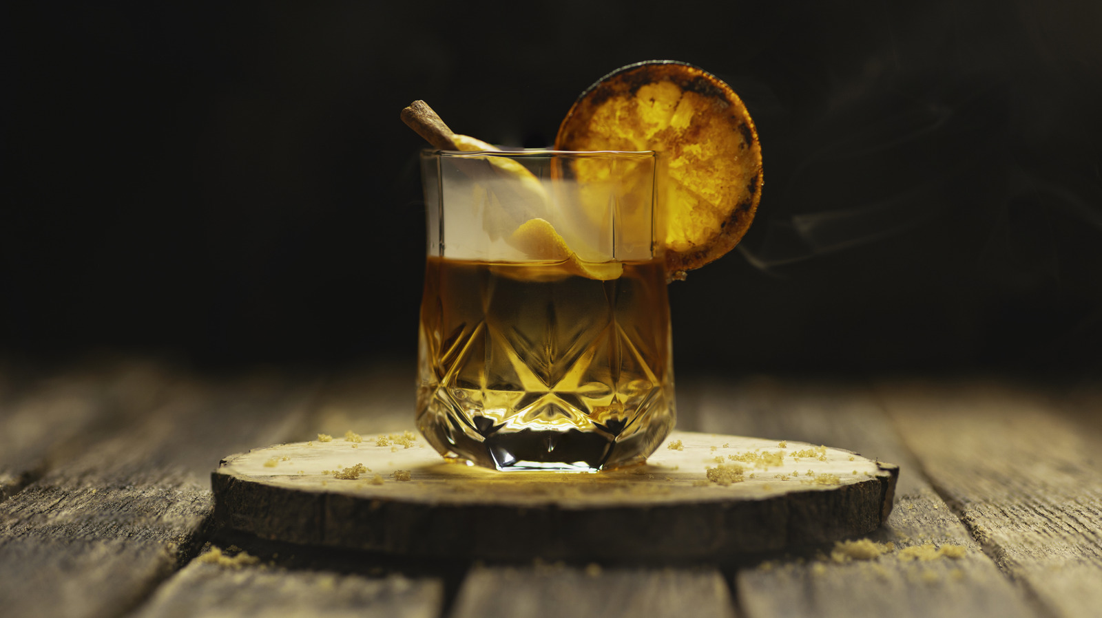 This Old Fashioned Twist Combines Two American Classics In One Cocktail - Tasting Table