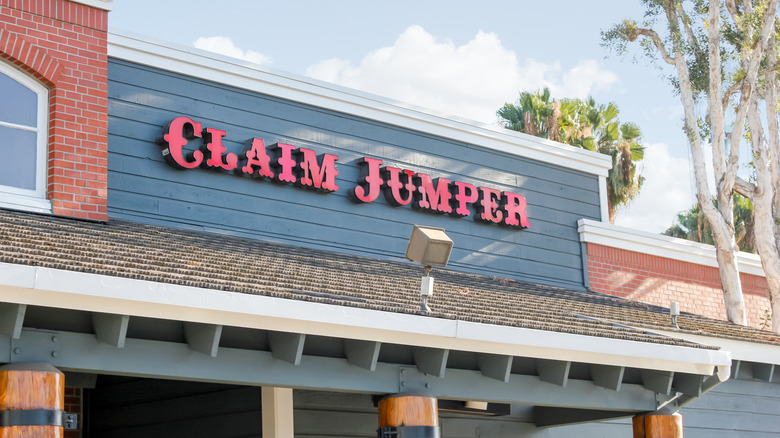 Claim Jumper restaurant