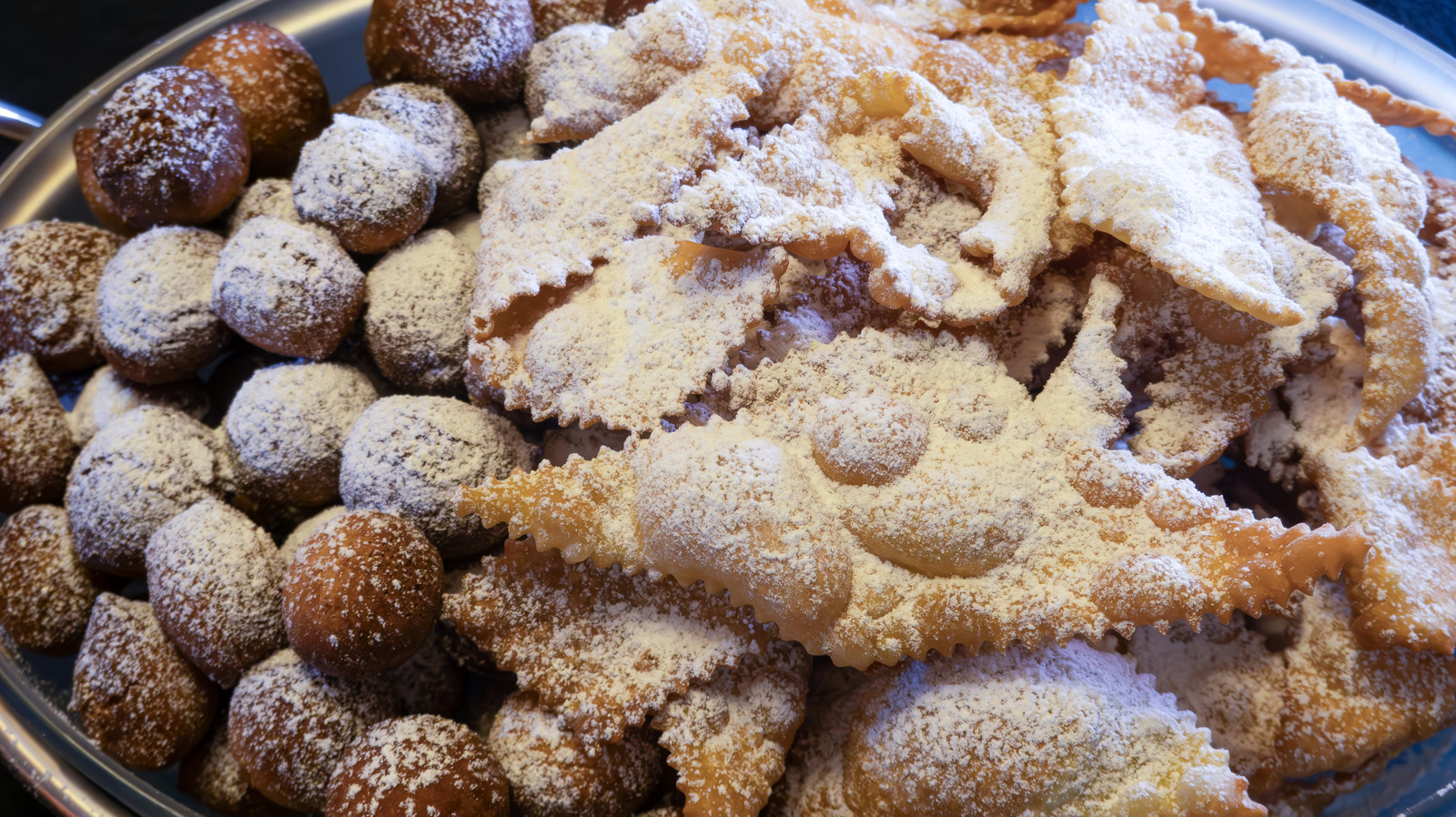 This Old-School Italian Pastry Might Remind You Of A Dunkin' Staple - Tasting Table