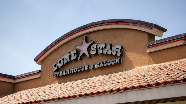 the storefront of a Lone Star Steakhouse and Saloon