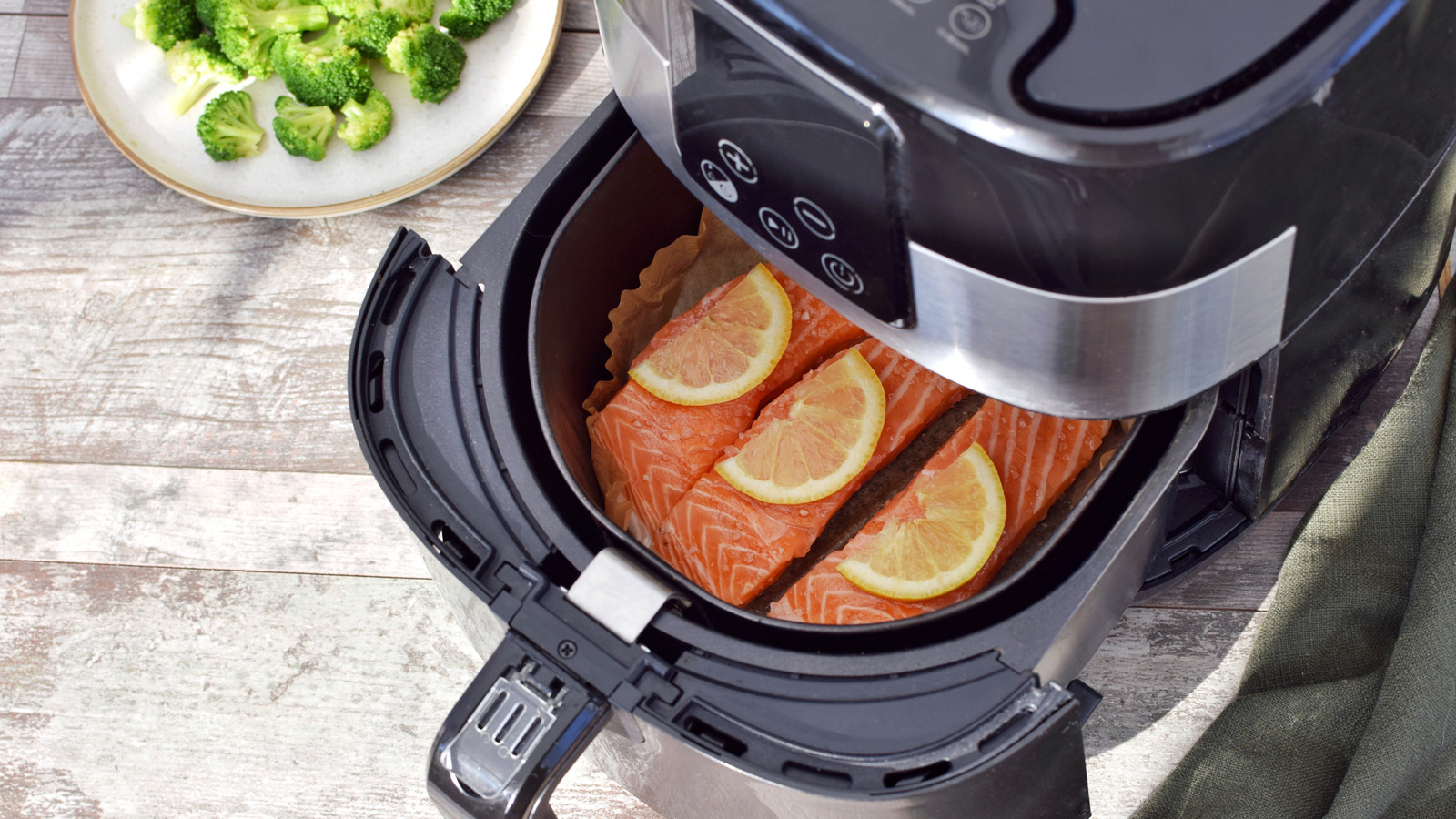 This One Convenience Might Have You Buying An Air Fryer Over A Toaster Oven - Tasting Table