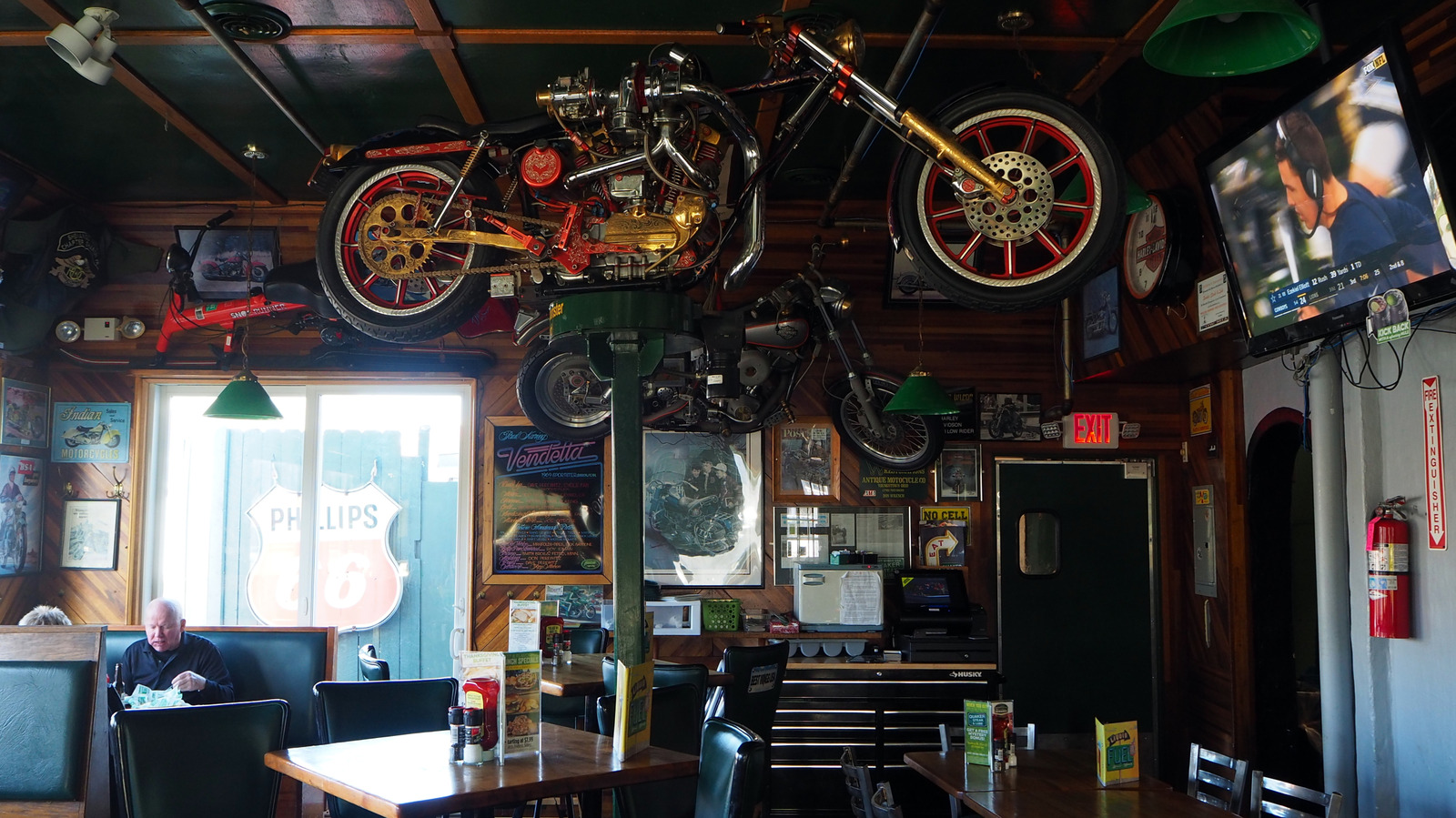 This Pennsylvania-Based Restaurant Chain, Inspired By Old-School Gas Stations, Still Has Its Original Location - Tasting Table
