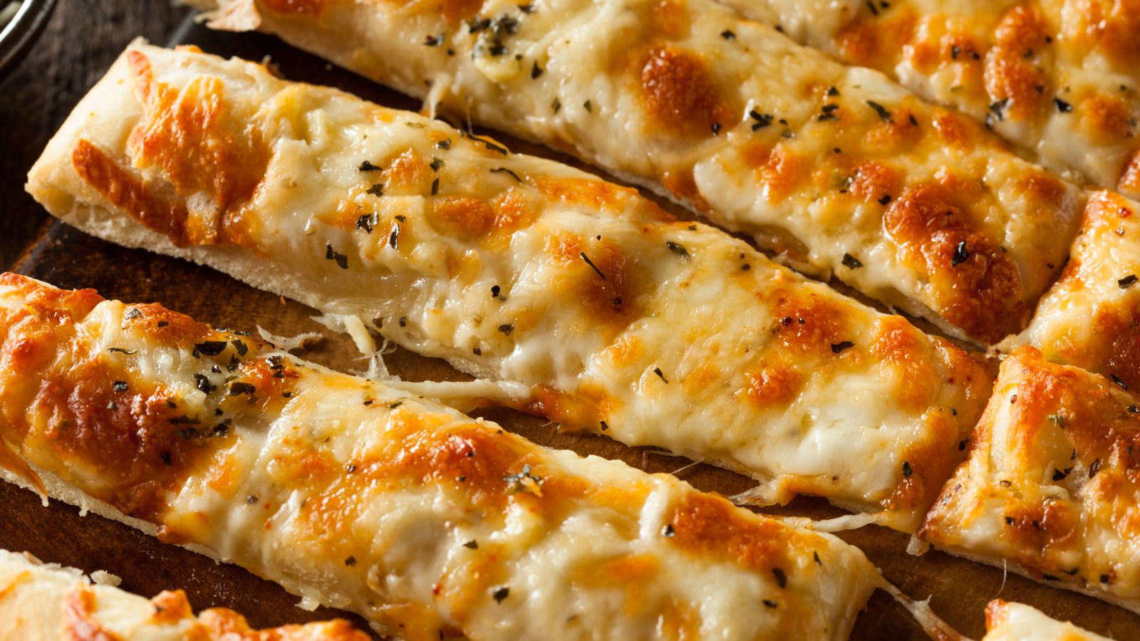 This Pizza Chain Serves The Absolute Worst Cheesy Bread - Tasting Table