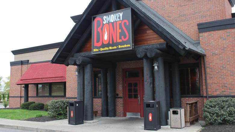 A Smokey Bones exterior
