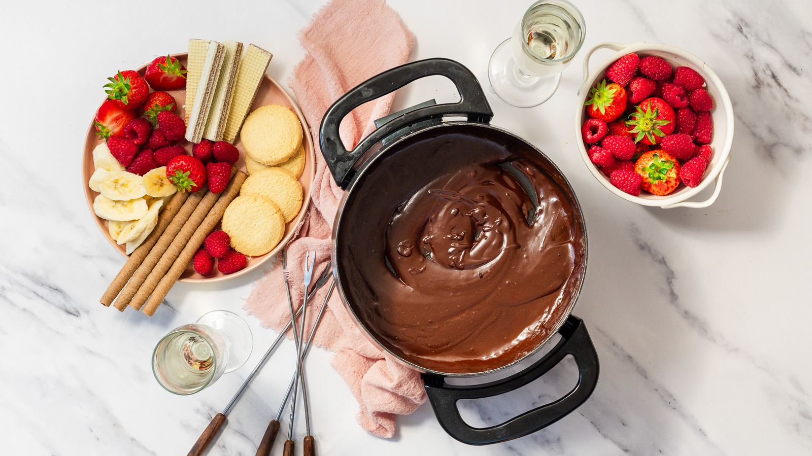 This Raspberry Chocolate Fondue For Two Will Impress Your Valentine - Tasting Table