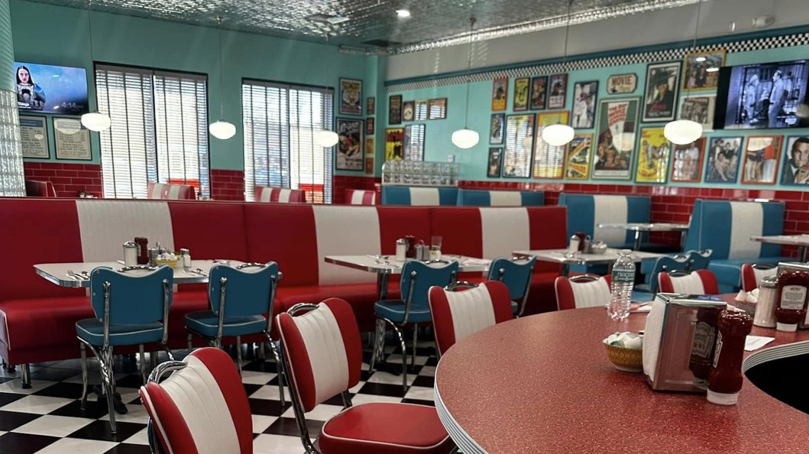 This Retro Massachusetts Diner Feels Like Stepping Back Into The 1960s - Tasting Table