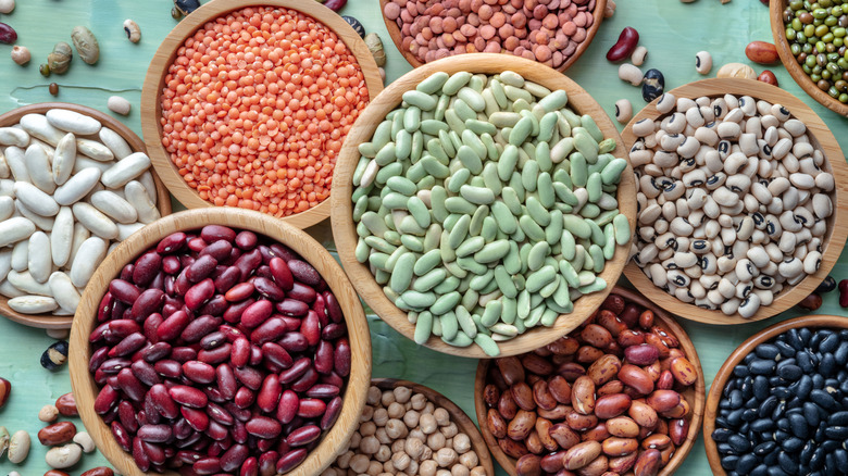 different types of beans in bowls